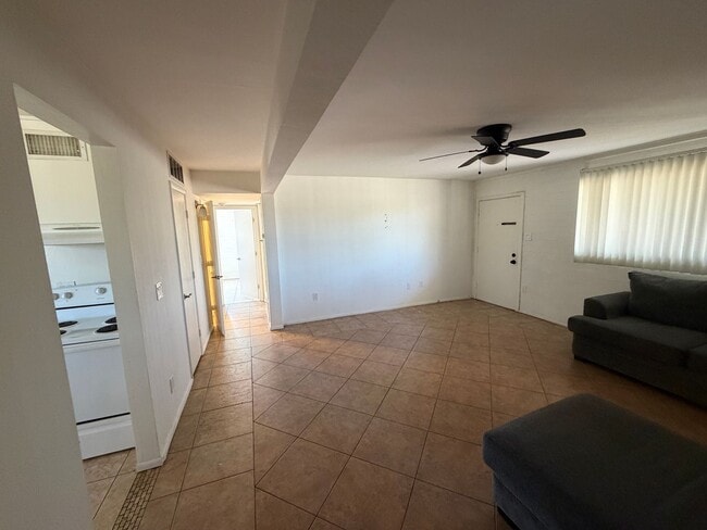 Building Photo - 2 Bedroom 2 Bath Condominium in Great Location