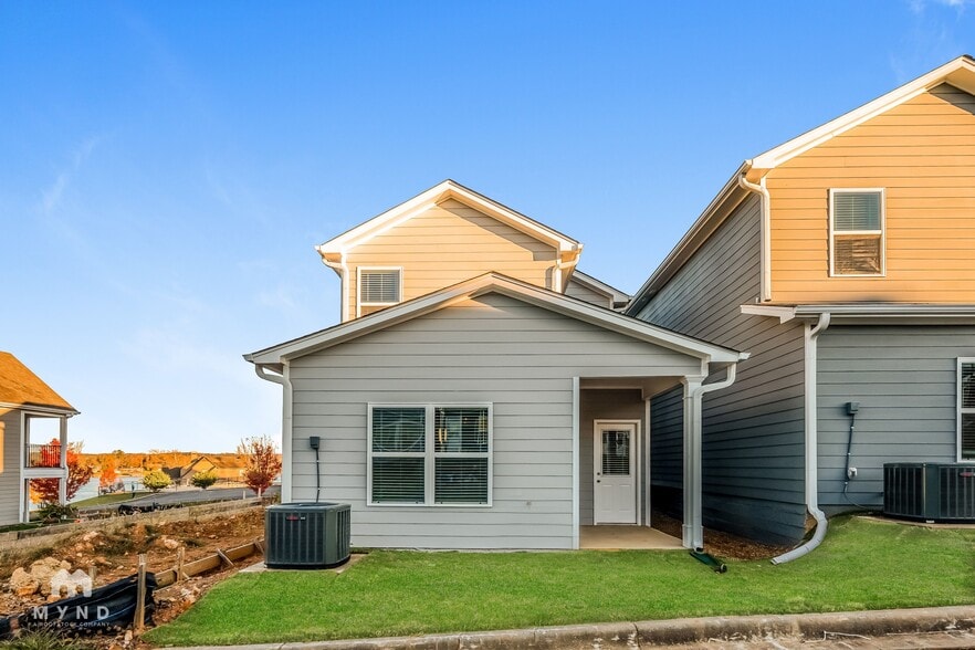 Building Photo - 6061 Rainbow Row
