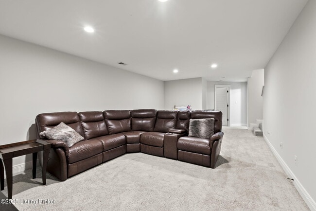 Building Photo - 10910 Kings Crown Dr
