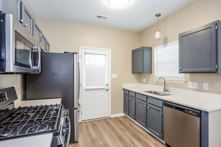 Building Photo - 9105 Eaker Ct