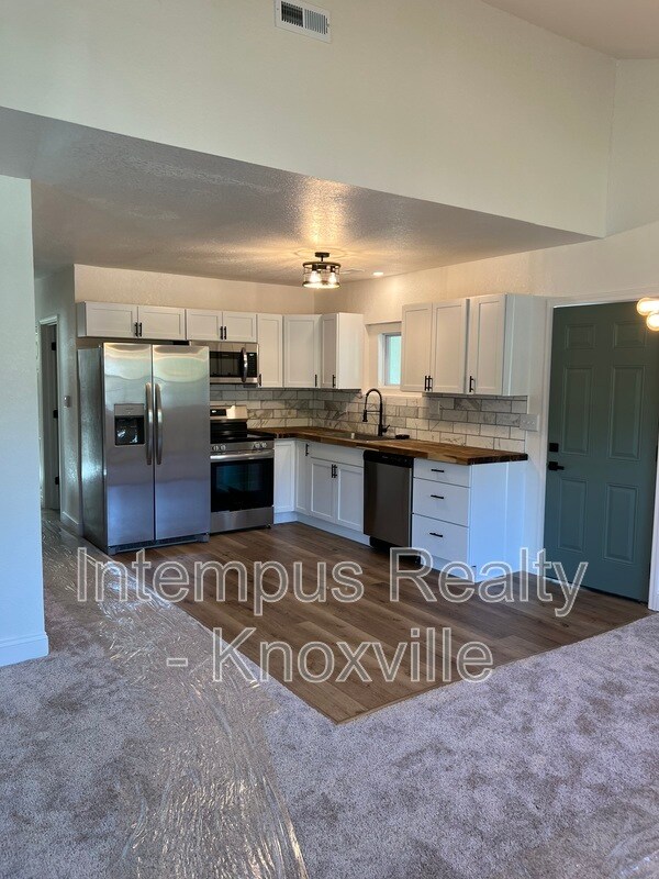 Building Photo - 1712 Vada Cir