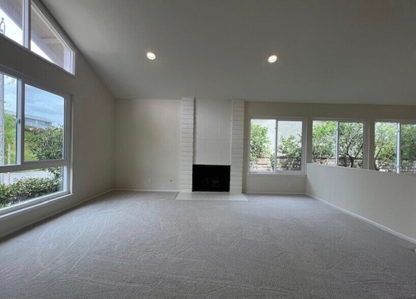 Building Photo - 23806 Lagarto