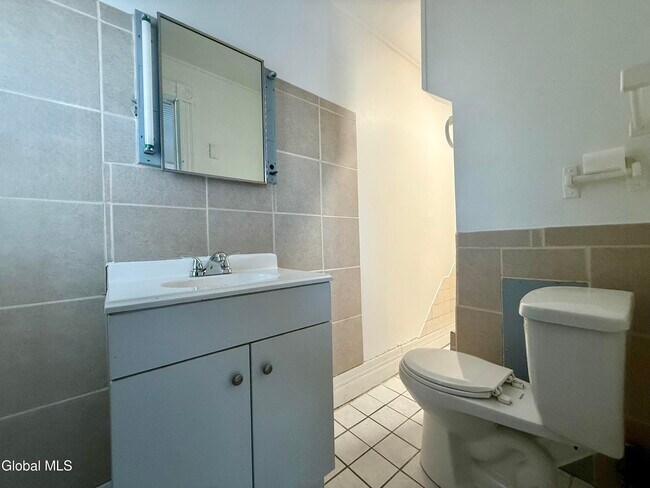 Building Photo - 41 Mechanic St