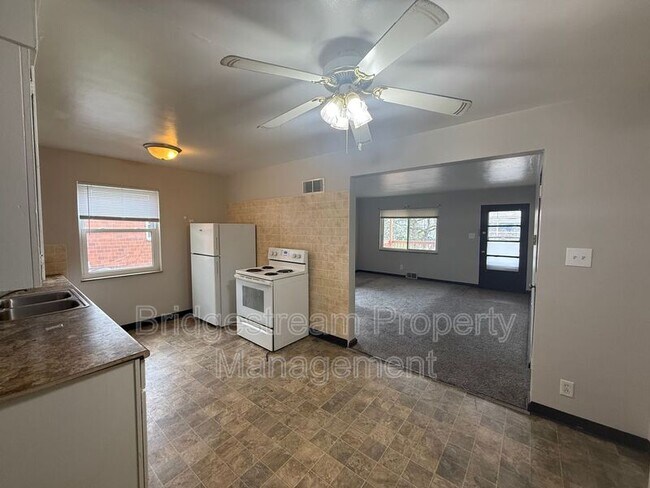 Building Photo - 211 N Cherrywood Ave