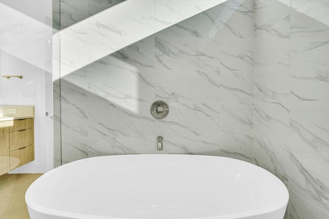 Building Photo - 1703 Nomas St