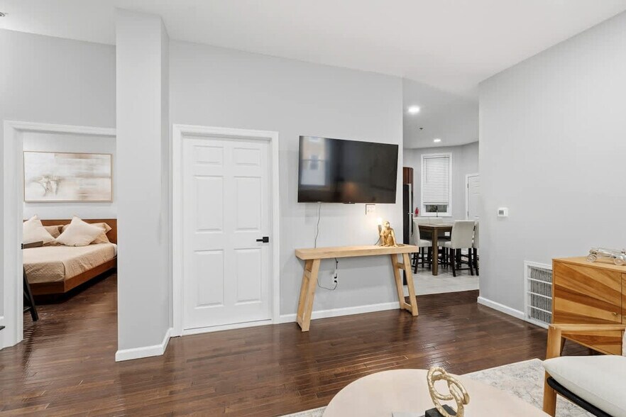 Building Photo - 41 Vroom St