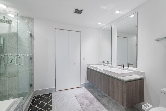 Building Photo - 801 S Miami Ave