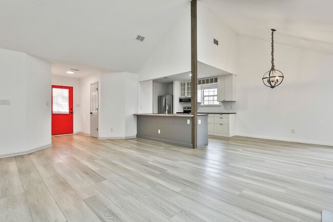 Building Photo - Fully Renovated 3/2 Ranch in Starr's Mill