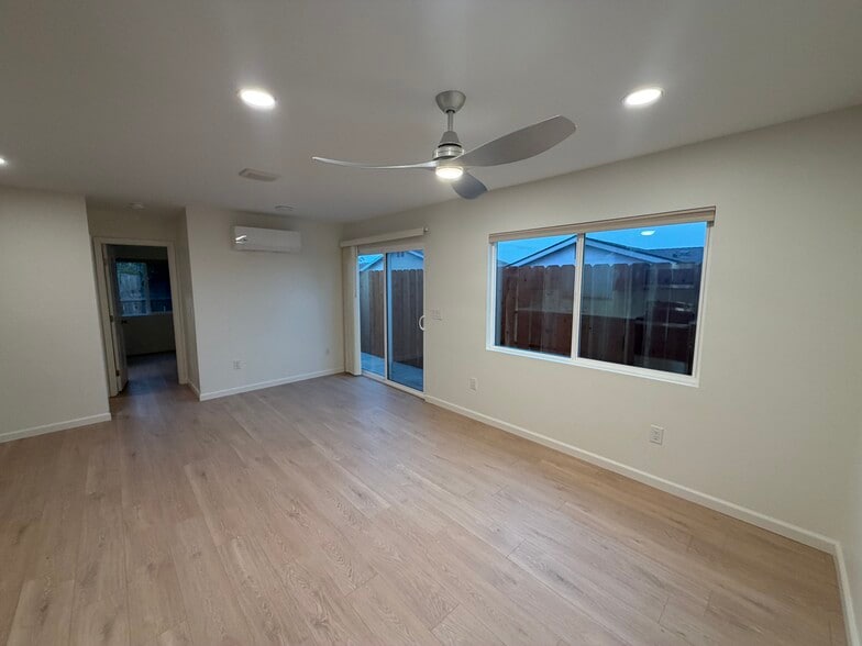 Building Photo - 10896 Worthing Ave