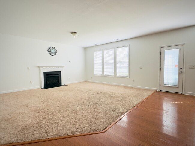 Building Photo - 6300 Falcon Knoll Cir