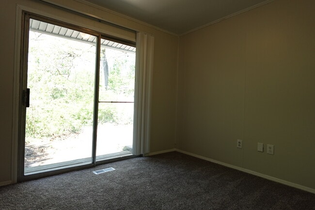 Building Photo - 9631 Pippin Rd