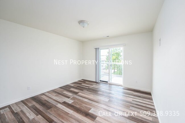 Building Photo - 2 Bed, 2.5 Bath Townhome for Rent