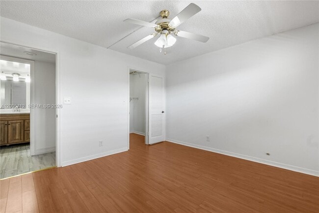 Building Photo - 711 S Hollybrook Dr