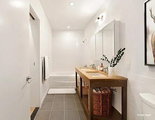 Building Photo - 365 Bridge St