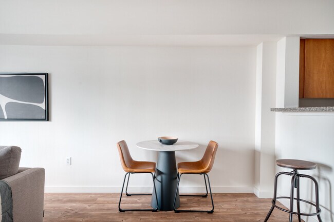 Building Photo - 10410 NE 2nd St