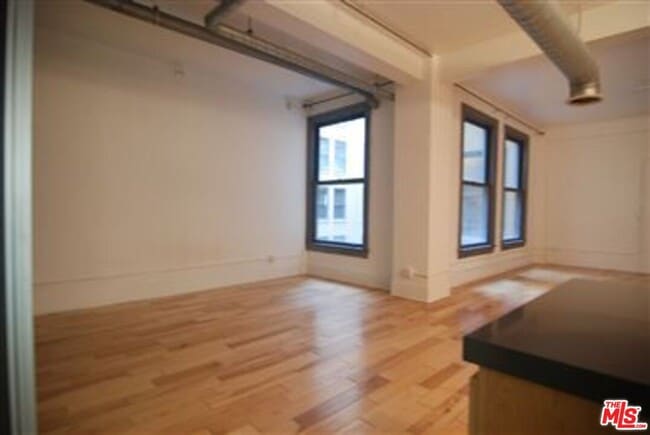 Building Photo - 108 W 2nd St