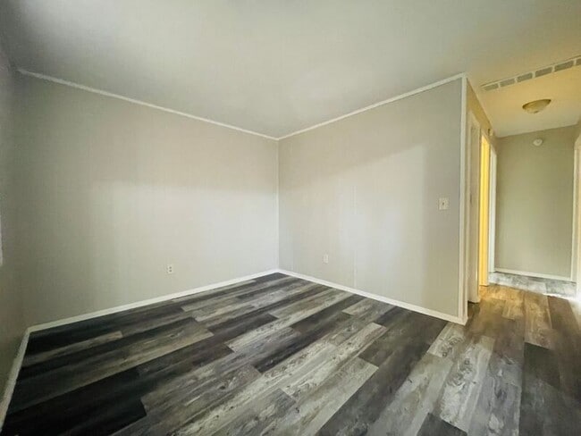 Building Photo - 225 SE 121st Rd