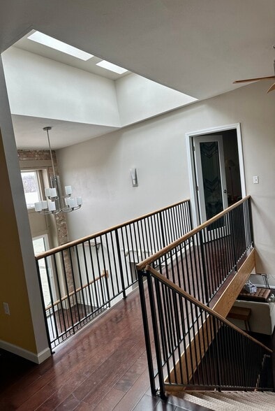 Building Photo - 128 3rd St NE