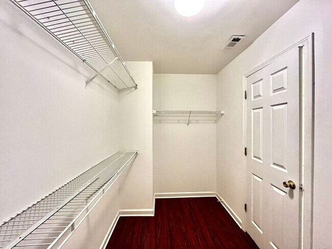 Building Photo - 3165 Maple Terrace Dr