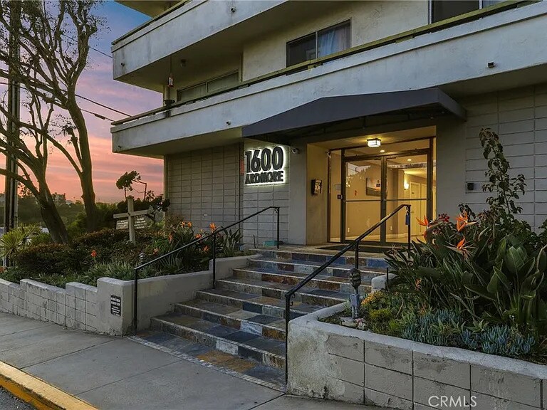 Building Photo - 1600 Ardmore Ave