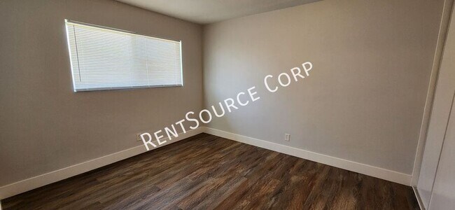 Building Photo - 850 N Redding Way
