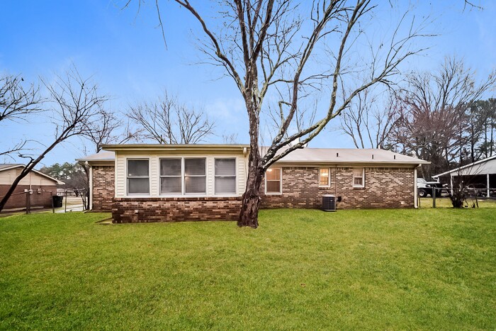 Building Photo - 121 Greenwood Cir