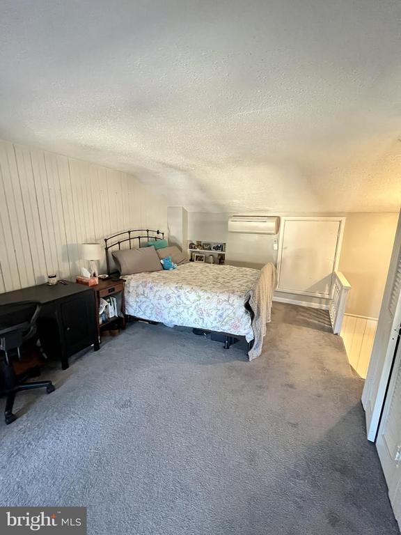 Building Photo - 125 Maple St