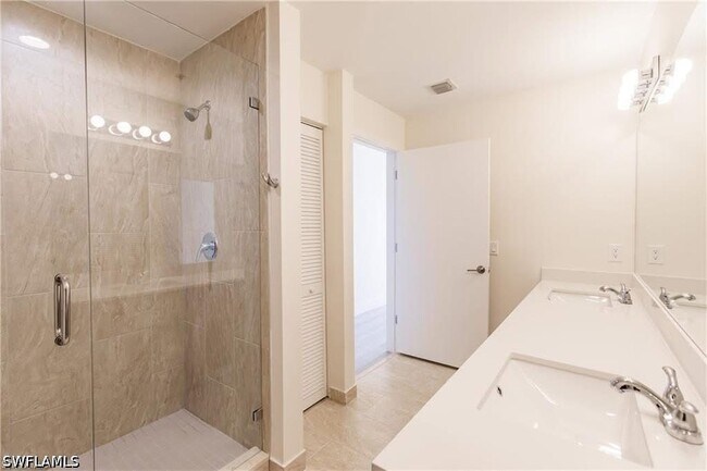 Building Photo - 15901 Pointe Cir