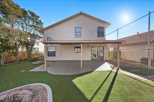 Building Photo - Modern 3Bed/2.5Bath/2Car - 2 Story Home Located In The Guard-Gated Los Prados Golf Community!