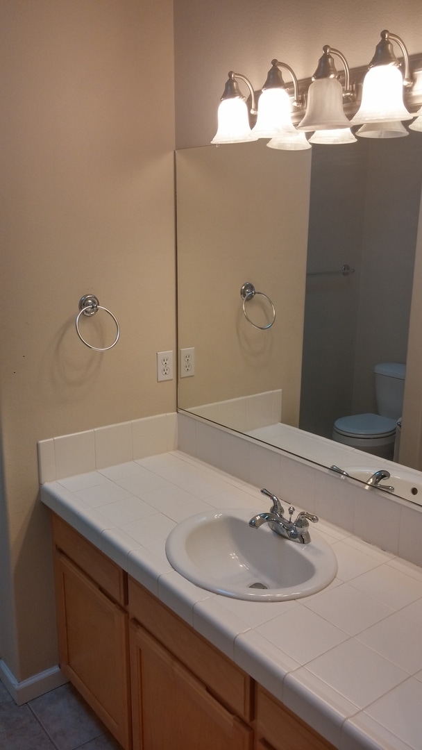 Building Photo - VIDEOTOUR: Gorgeous Home on Quiet Culdesac in Dallas. PETS WELCOME