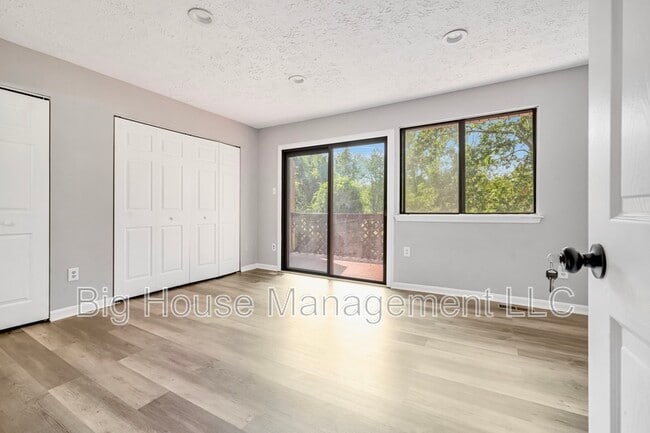 Building Photo - 9 Kings Wharf Pl