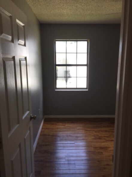 Building Photo - 212 SE Sable Ln