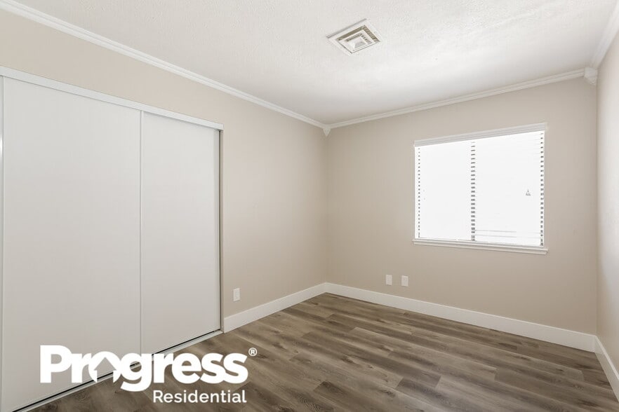 Building Photo - 7700 Blackbird Ave