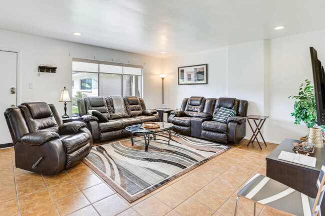 Building Photo - 6805 E 2nd St