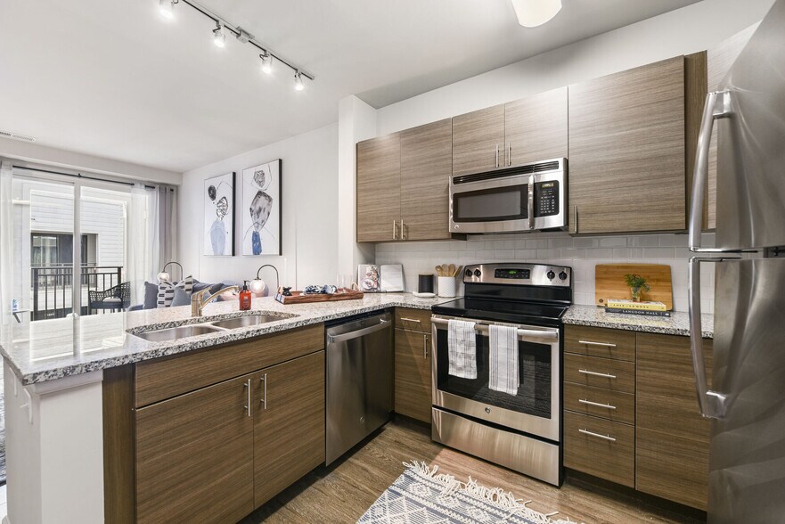 Loft One35 135 W Morehead St Charlotte NC 28202 Apartment Finder