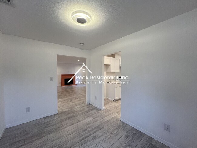 Building Photo - Updated 3bd/2ba Sacramento House