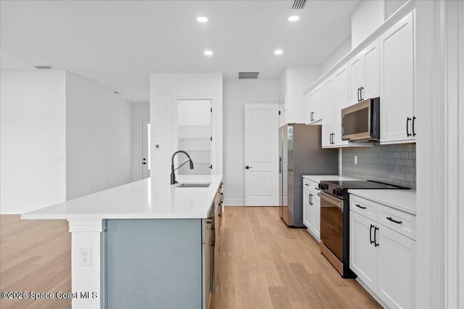 Building Photo - 447 Hancock St