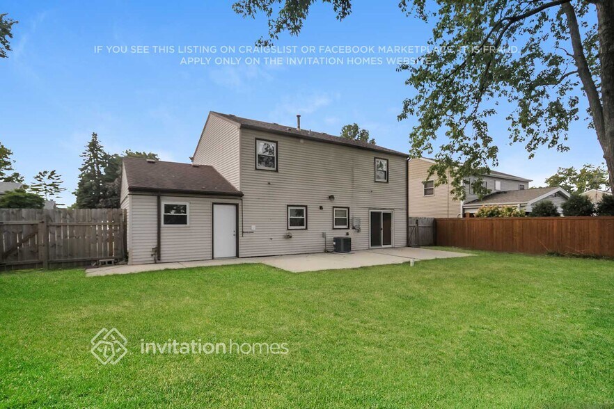 Building Photo - 183 Queenswood Rd