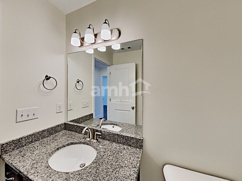 Building Photo - 5048 Trailwater Dr