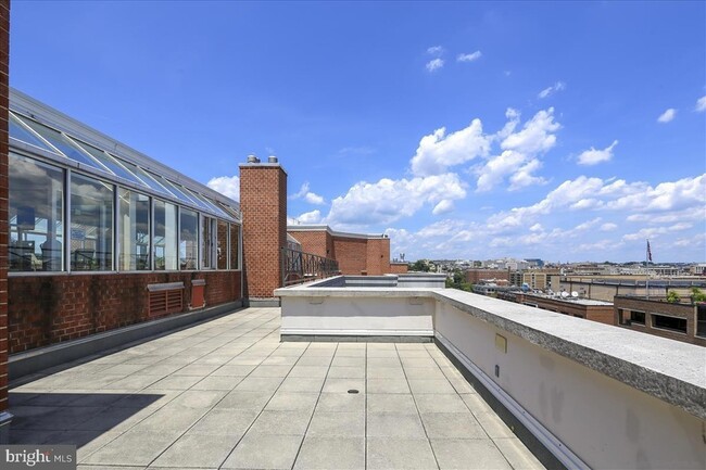 Building Photo - 1230 23rd St NW