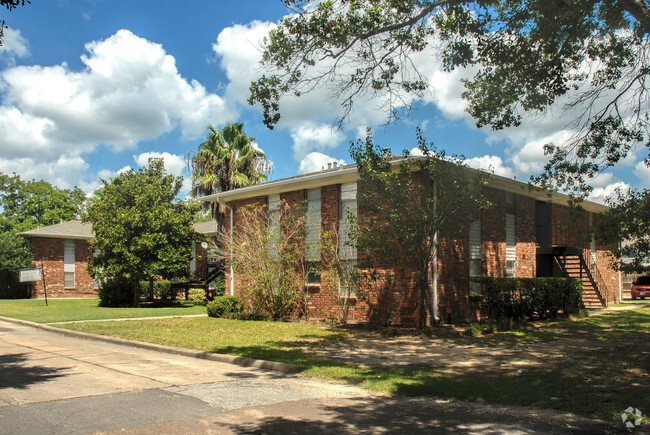 Primary Photo - Parkview Apartments Townhomes