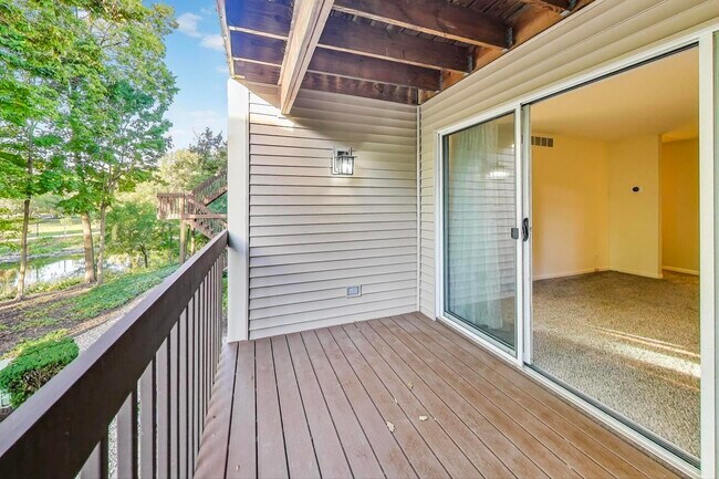 Building Photo - 534 River Front Cir