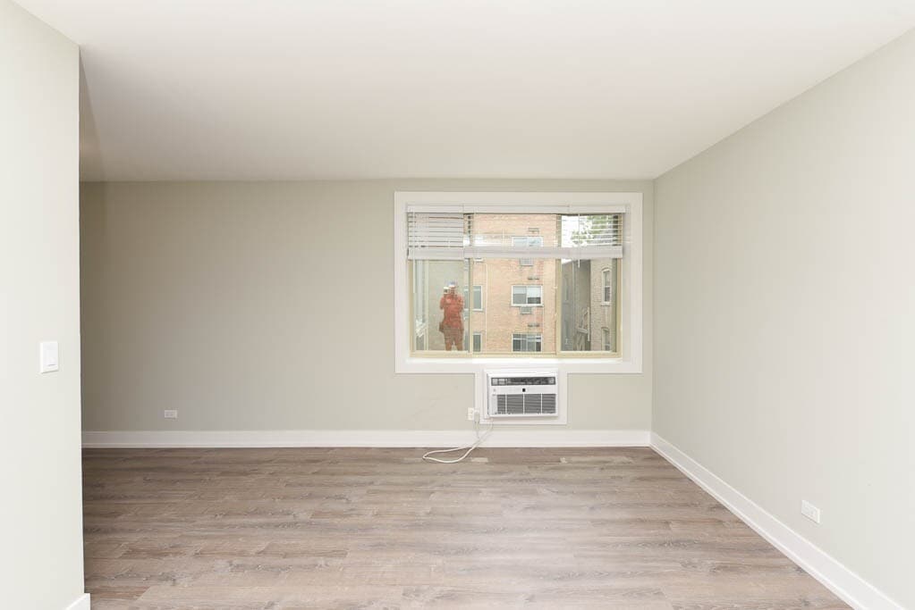 Building Photo - 447 W Surf St