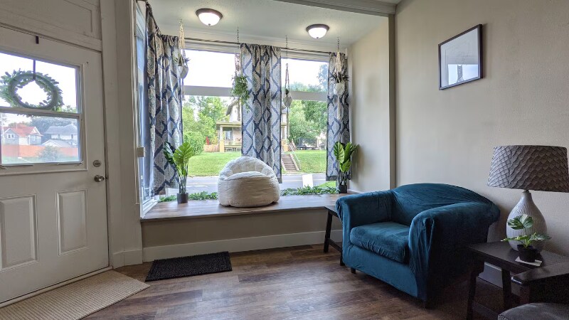 Building Photo - 902-904 W Locust St