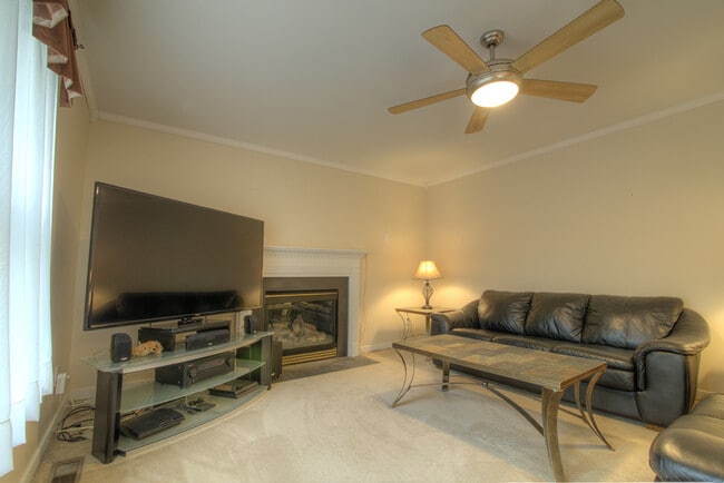 Building Photo - Large 3 Bedroom Home in Glen Allen! ***Available Mid July 2026***