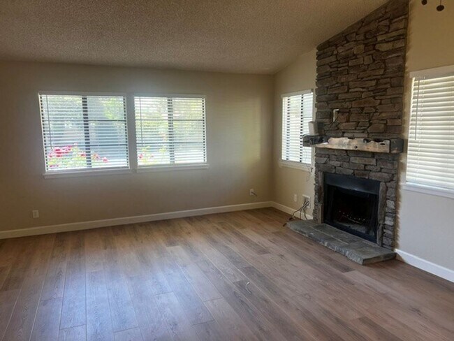 Building Photo - 133 Shadow Mountain Dr