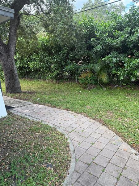 Building Photo - 827 SW 29th St