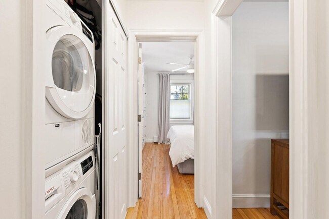 Building Photo - 2Br/1Bth Great location, Brookline line, Laundry in unit! Parking included!