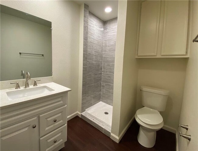 Building Photo - 6600 Valleyside Rd