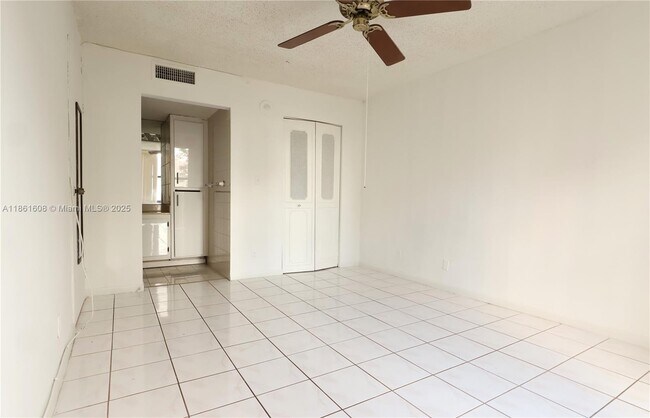 Building Photo - 17021 N Bay Rd